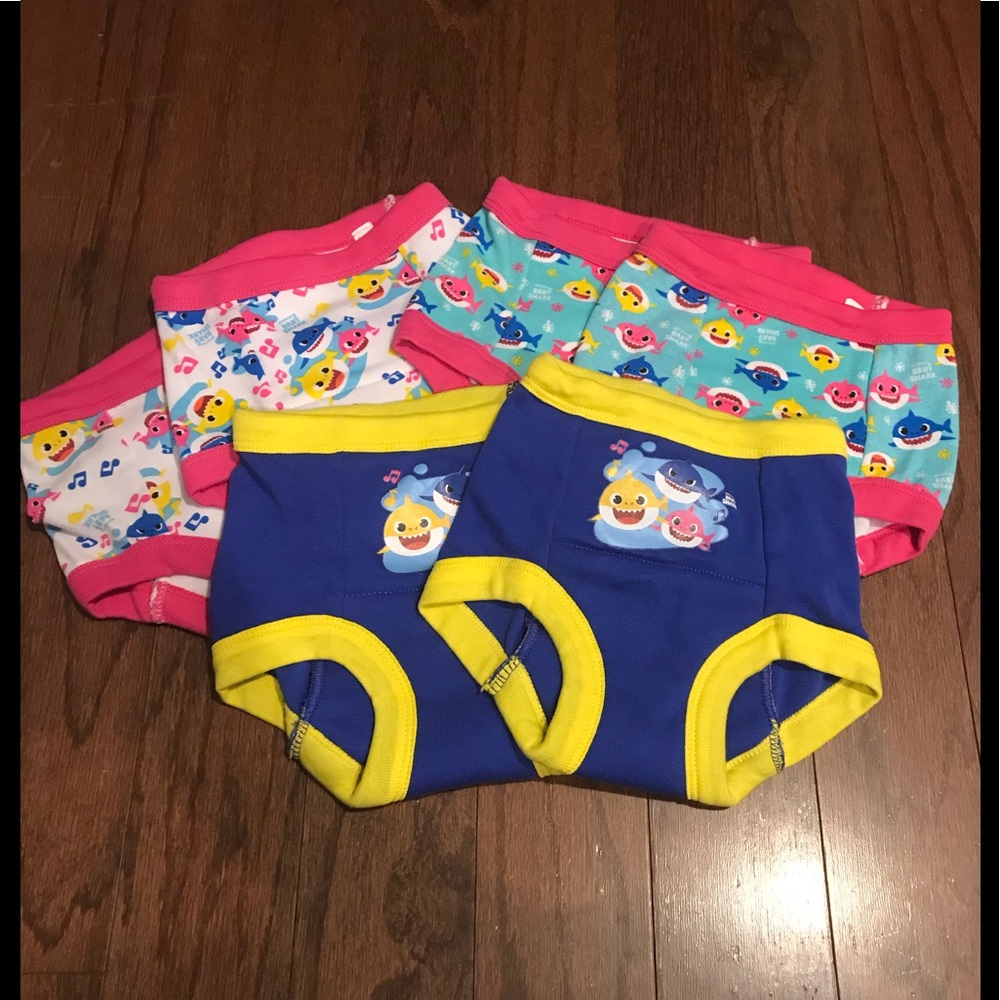 Baby Shark NWOT 2T potty training pants